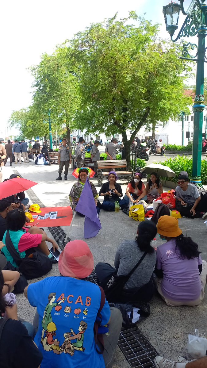 juztfjri's tweet photo. karena di Solo melempem, kita melipir ke Jogja. https://t.co/XOZy7M3d7v