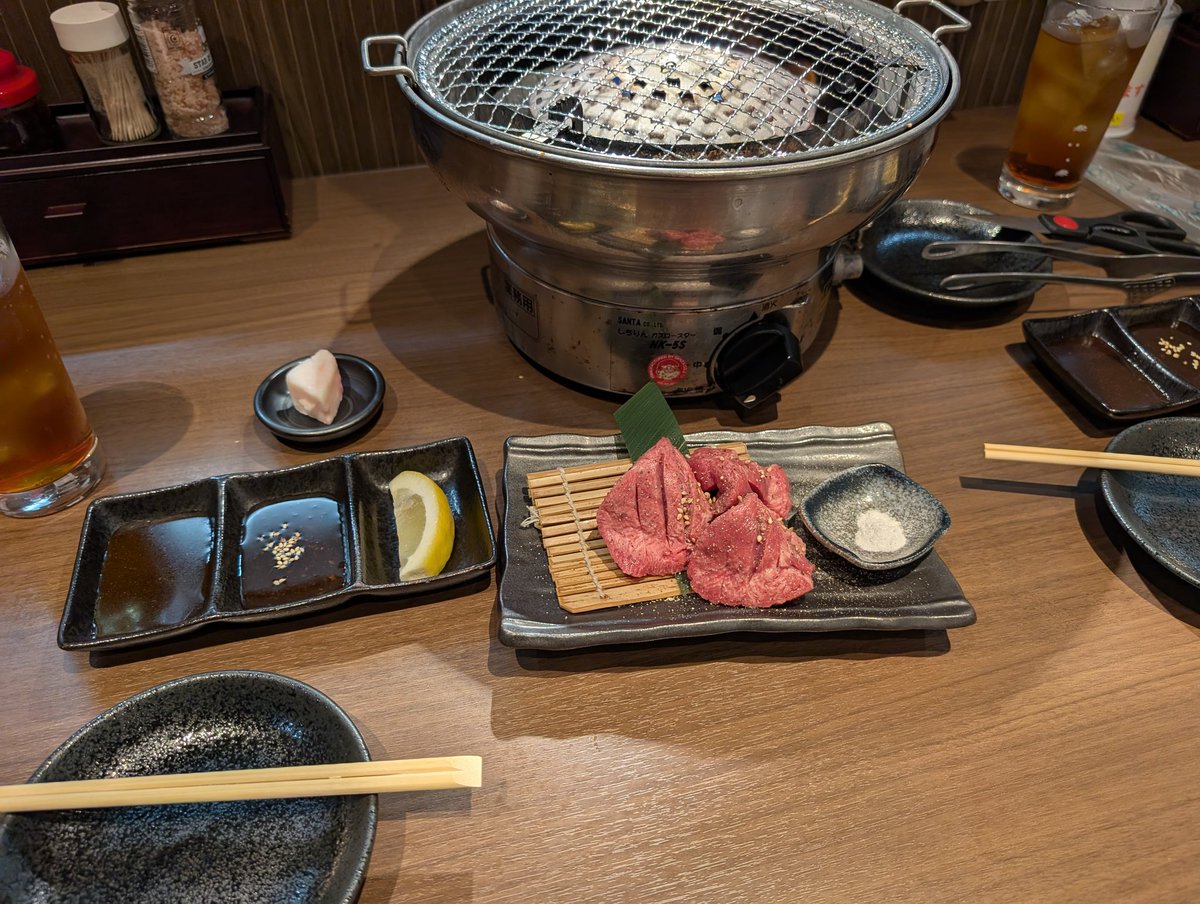 MkGhost8192's tweet photo. 滋賀で宿取ってたので近くにあった近江牛の焼肉屋へ🥩
タンステーキ分厚くてめちゃうま！
他のもめちゃくちゃ美味くて大満足！
ごちそうさまでした🙏 https://t.co/YvdrUSy4q3