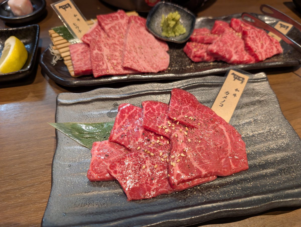 MkGhost8192's tweet photo. 滋賀で宿取ってたので近くにあった近江牛の焼肉屋へ🥩
タンステーキ分厚くてめちゃうま！
他のもめちゃくちゃ美味くて大満足！
ごちそうさまでした🙏 https://t.co/YvdrUSy4q3