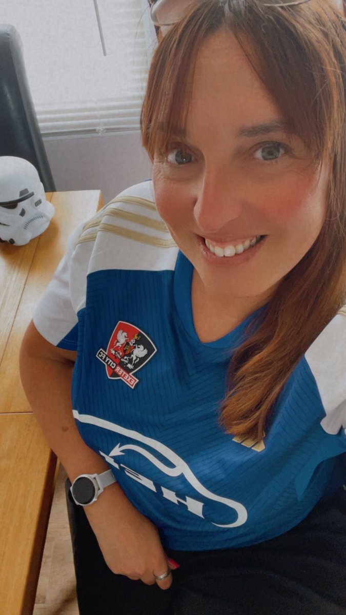 RubyCattrall's tweet photo. Final match of the season!
We have to win and hope that Leyton Orient lose or draw in a bid for us to stay up!

Comment your predictions now.
Nothing after 4:45 will count.
Yep i went for the blue! 💙

Come on you Reds! 🔴⚪️⚫️⚽️

#weareexeter
#semperfidelis
#footychick
#utc https://t.co/9FZq2dnDGZ