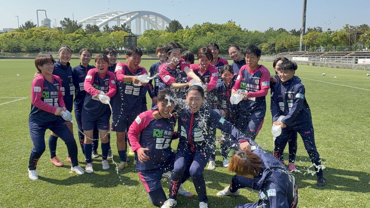 017re1na's tweet photo. みんないつも以上にかけてくれたので
愛と思って受け取ります🎂
みんなありがとう🌸🌸🌸
27歳も若者たちに負けずに頑張ります🫣 https://t.co/jLhOygoraO
