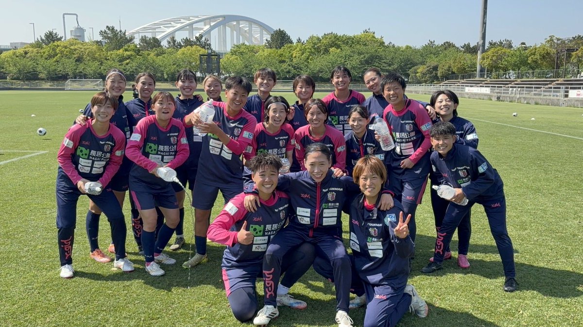 017re1na's tweet photo. みんないつも以上にかけてくれたので
愛と思って受け取ります🎂
みんなありがとう🌸🌸🌸
27歳も若者たちに負けずに頑張ります🫣 https://t.co/jLhOygoraO