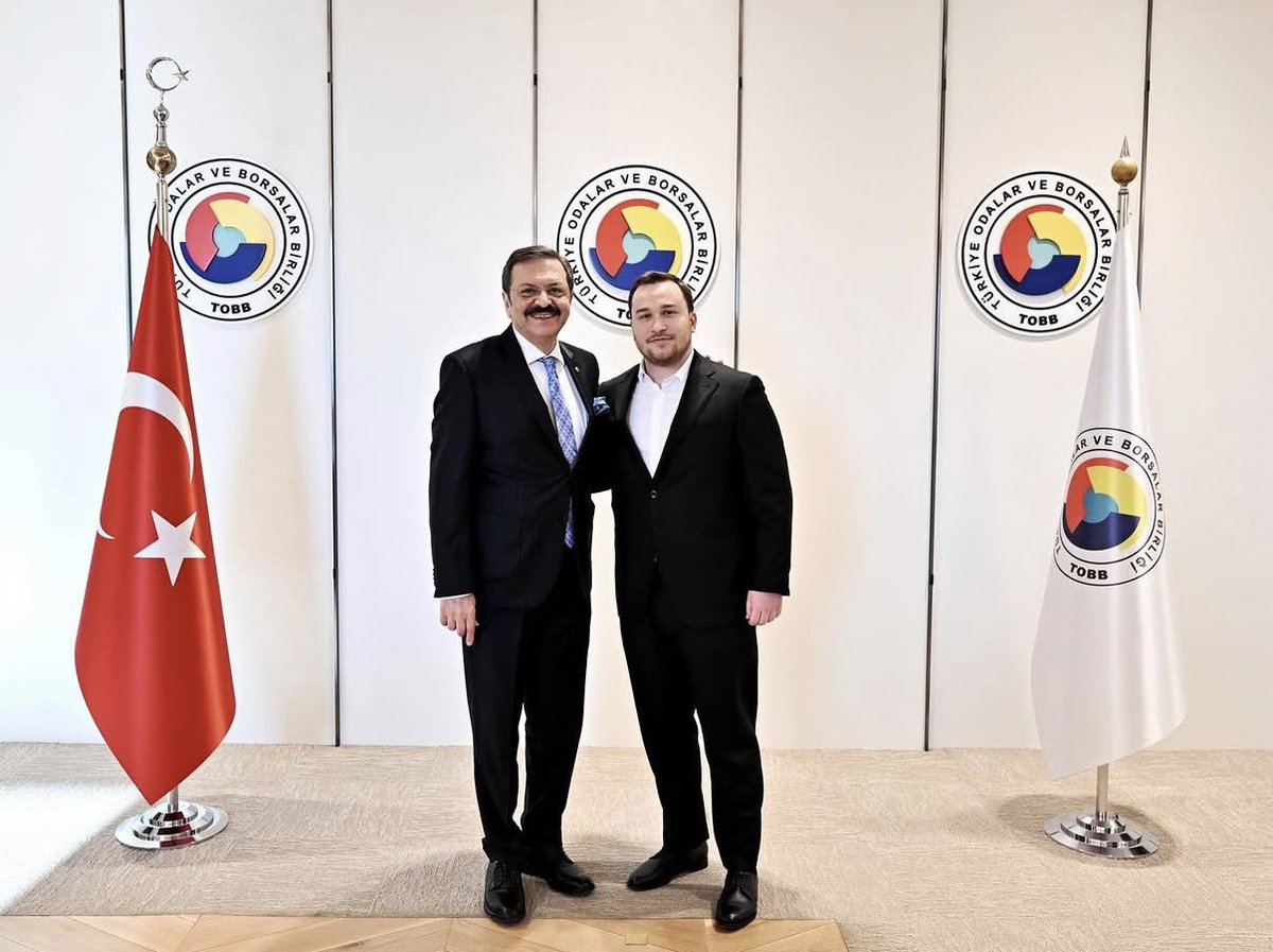 VefaKuzu's tweet photo. Türkiye Odalar ve Borsalar Birliği Başkanımız Sayın @RHisarciklioglu ’nu makamında ziyaret ettik. Vizyonu, tecrübesi ve yol gösterici tavsiyeleriyle her zaman ilham veren değerli Başkanımıza, misafirperverliği ve bizlere ayırdığı kıymetli vakit için teşekkür ederim. 

@TOBBiletisim