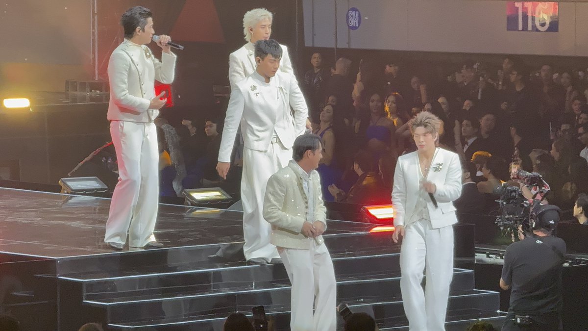 Post ko later fancam

BGYO AT MUPH STAGE 
#BGYO <a href="/bgyo_ph/">BGYO_PH</a>