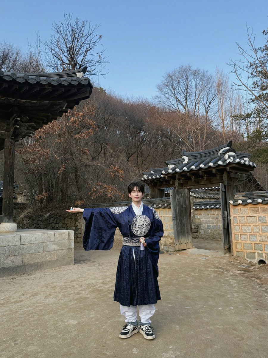 한뵤니 tweet media
