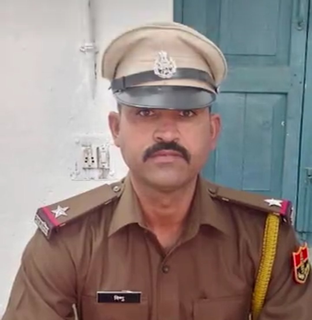 Vpsingh1234511's tweet image. "पुलिस जवानों की आत्महत्याएं 'व्यक्तिगत कमजोरी' नहीं, बल्कि 'सिस्टम की हत्या' हैं। काम का बोझ और अफसरों की तानाशाही जान ले रही है, पर प्रशासन के कान पर जूँ तक नहीं रेंग रही। बेहद दुखद! 🚔💔
ASI #विष्णु_कुमार

​#HumanRights #RajCMO
#PoliceRajasthan #Bhilwara_Police