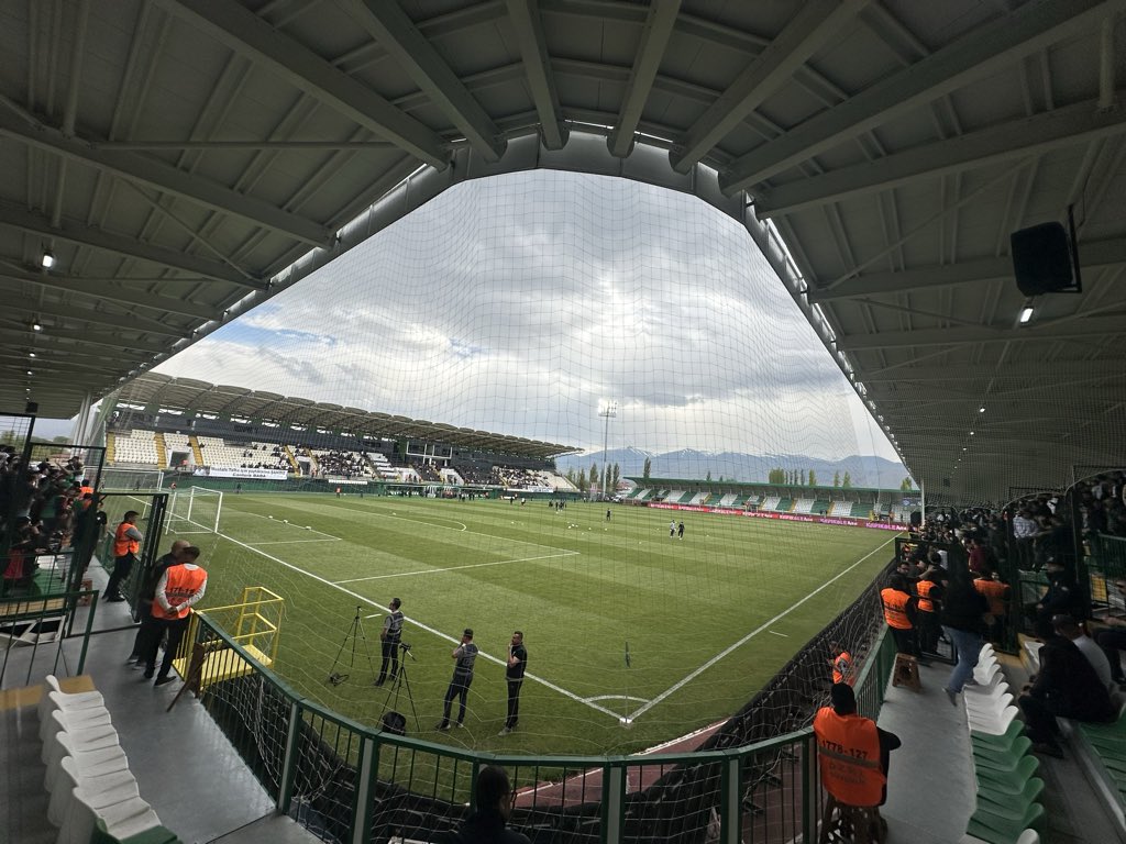 Sevdamıza geldik, Alandayız.

💚❤️🤍

#Amedspor