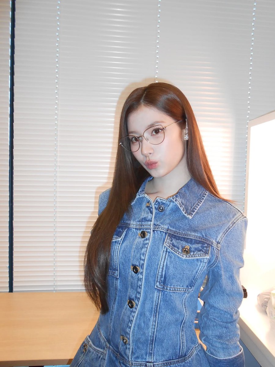 SubjectKpop's tweet image. Sana's Instagram update (2)

#TWICE #트와이스 @JYPETWICE