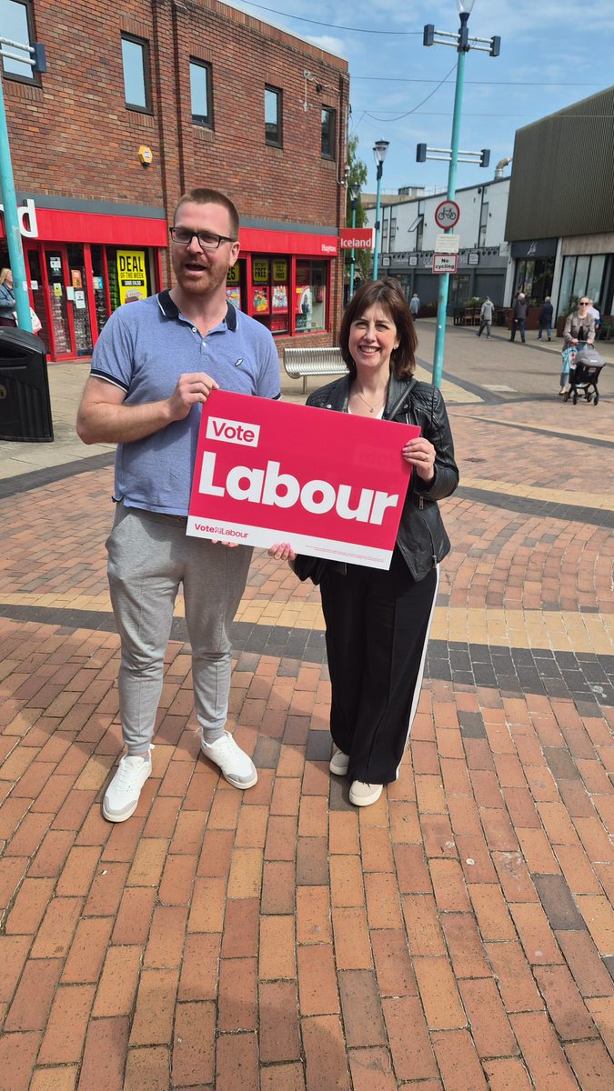 XTC444N's tweet photo. Your Whitefield Ward Labour Party Candidate for the local elections on May 7th Rob Owens with the Deputy Leader Lucy Powell. You know who to vote for 🌹 https://t.co/OEaLEiHo2H