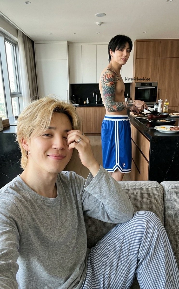 hes so lucky his man cooks 🐰🐥