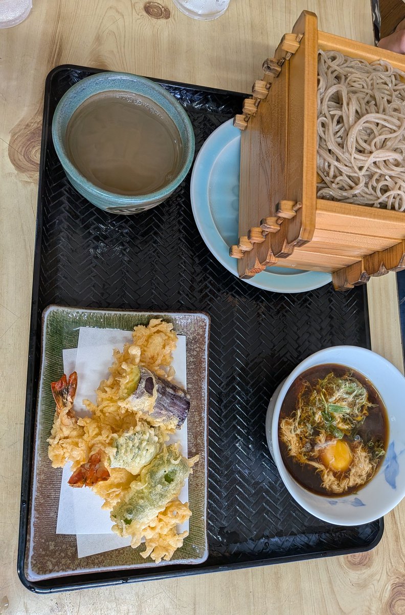 連休初日。
2時間待って、ふつうだった蕎麦を食べた。
美術館にいった🦚🦜
そして、ジムはとても空いている。

お蕎麦はそんなにたくさん並んでいるわけではないのに、とてもマイペースなお店だったみたいである。