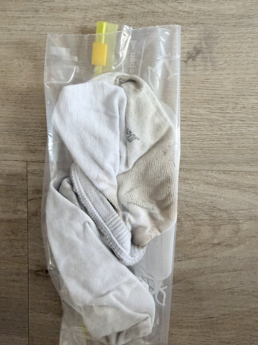 GoddessXMarisa's tweet image. Socken von gestern verkauft 🤭 !#usedsocks #socken #socks #femdom