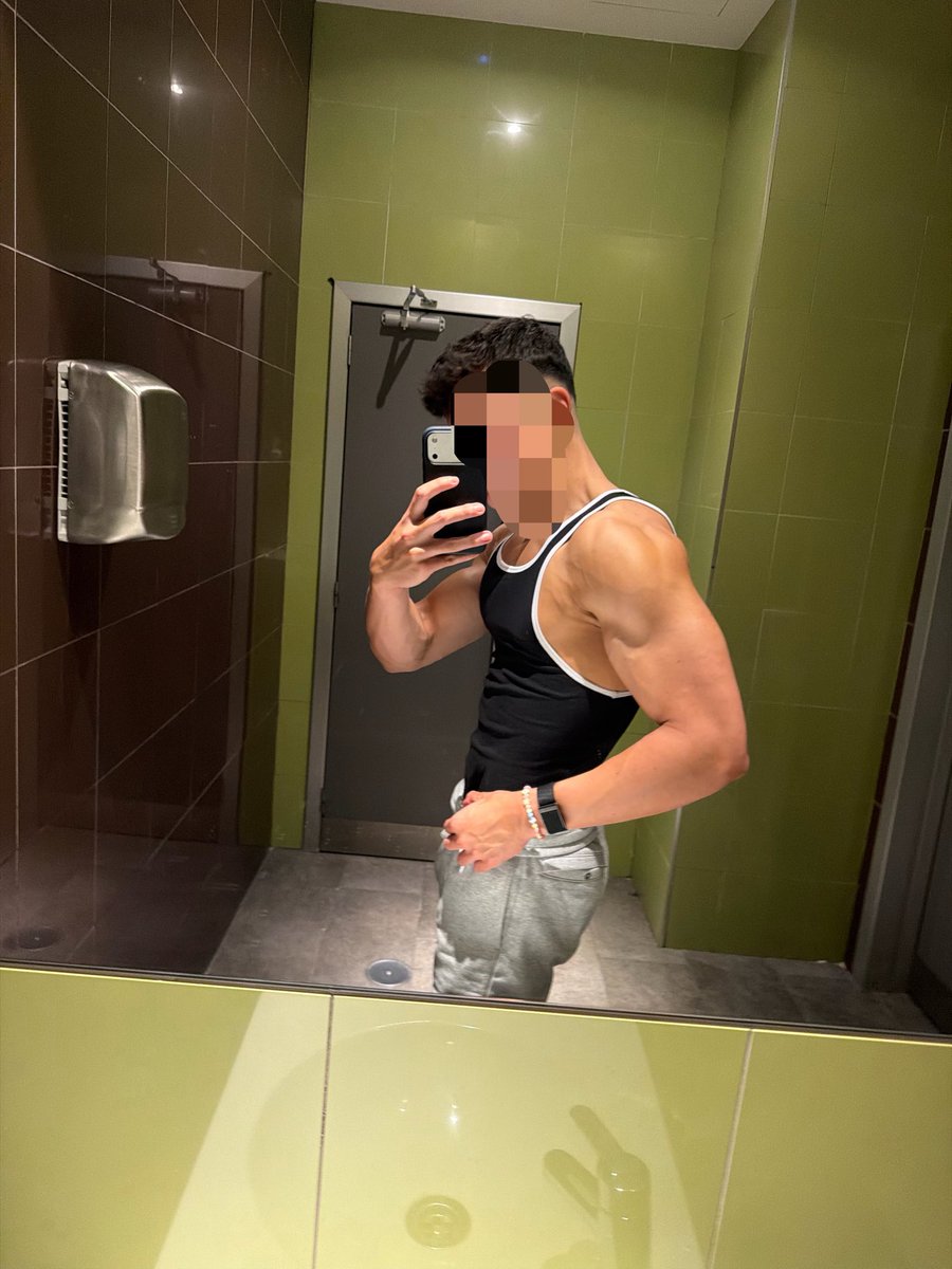 CashMaster02Mad's tweet photo. Buenos días maricones, estamos de vuelta

A palmar a el DM! https://t.co/5JweucaDPM