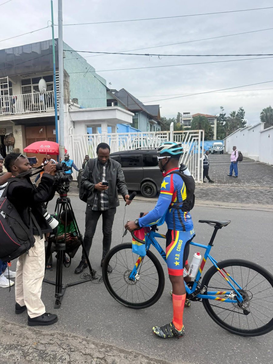 GeorgesKisando's tweet photo. #RDC:   le cycliste congolais Miguel Masaisai a lancé à Goma la 2ᵉ édition de son projet Pedal for Peace, avec l’ambition de rallier Rabat, soit près de 14 000 km à travers 17 pays africains, en vue d’un record du Guinness World Records.

Ce nouveau défi intervient après un premier exploit réussi où il avait relié Goma à Cape Town, parcourant environ 7 000 km à vélo.
Pour garantir la crédibilité de cette performance, son parcours est suivi grâce à un GPS professionnel fourni par Follow My Challenge.

Pour sa première étape ce 1er mai, il a parcouru 66 km jusqu’à Musanze, au Rwanda, poursuivant ainsi son périple pour la paix et l’unité à travers le continent africain.
Eka News