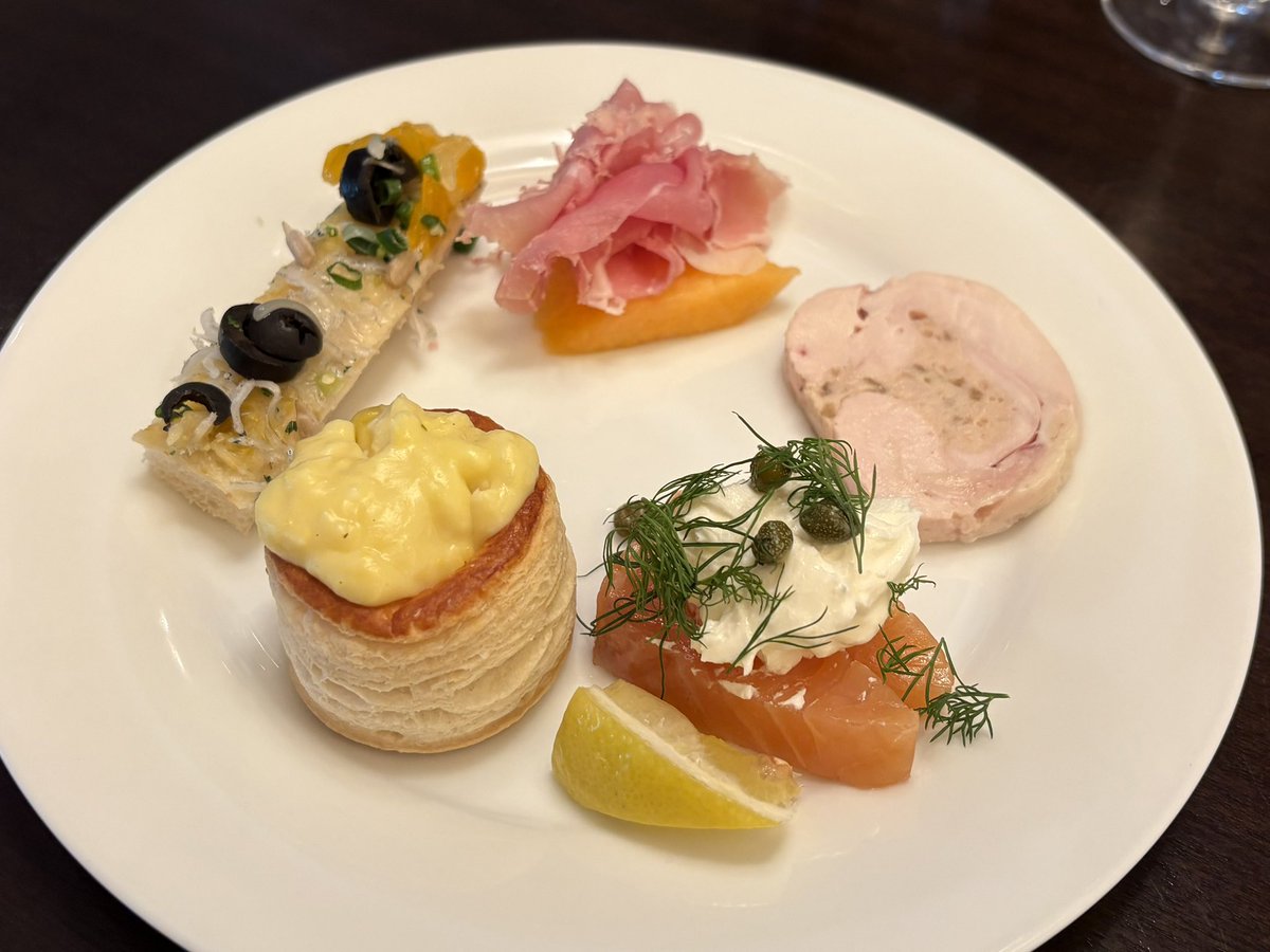 最高級ビュッフェで大食いの本領発揮した