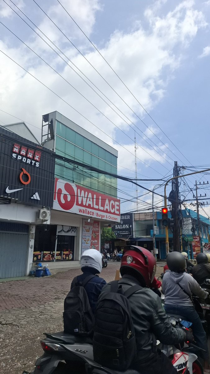 felifellyta's tweet photo. nicole wallace in malang #nicolewallace https://t.co/tKDJ3GPj6x