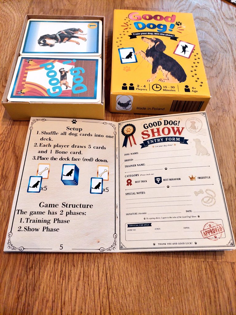 tabenaibigos's tweet photo. ついに初めてのカードゲームが完成！
デザインや印刷の質が手作り感満載だけどとりあえずはヨシ！
犬に芸を仕込み、仕込んだ芸をドッグショーで披露する、軽くワイワイ遊べるゲームになっています🐕 https://t.co/WlOiqcjbwS