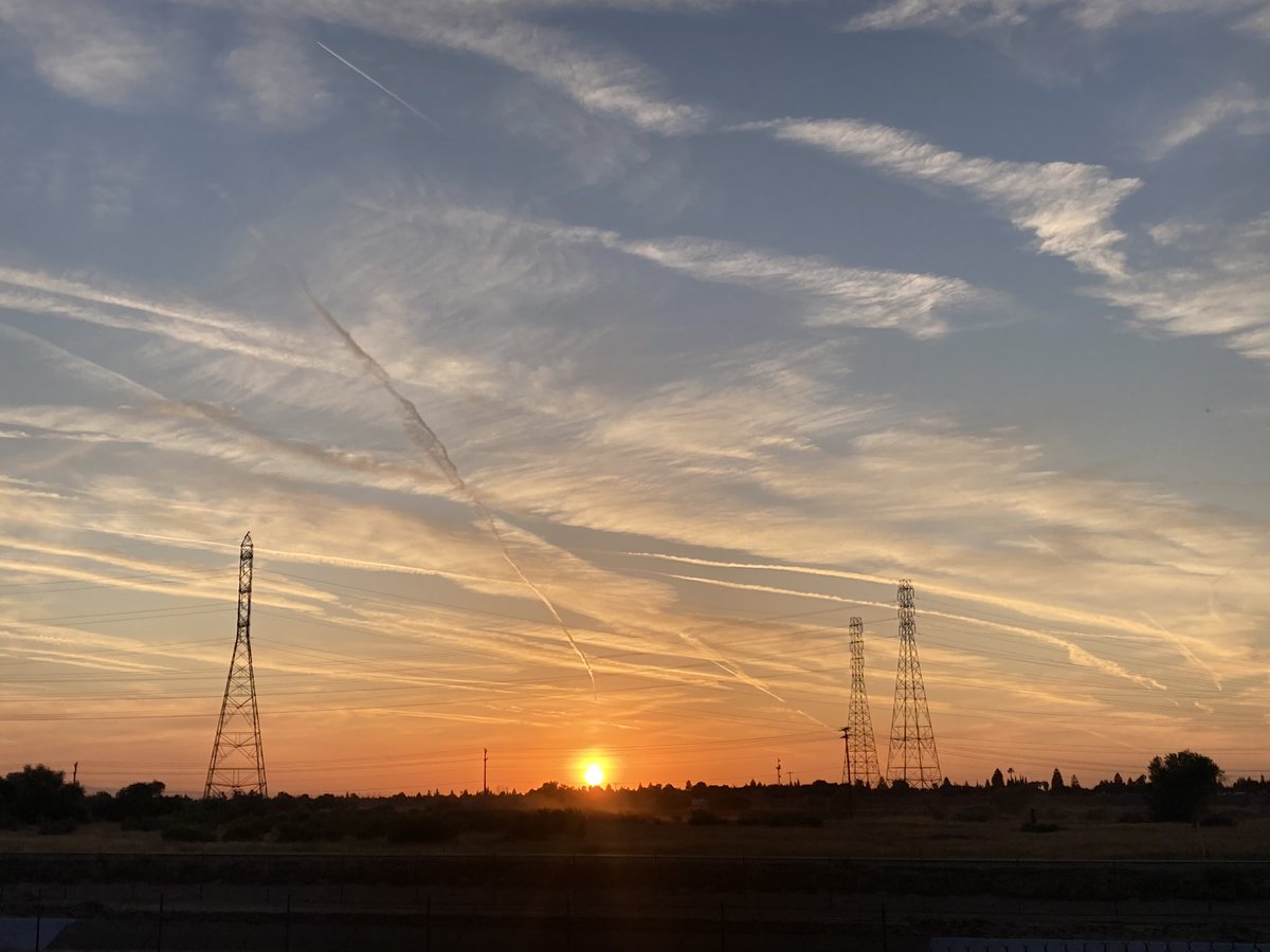 queenmbutterfly's tweet image. Yesterday it was one of the most beautiful sunsets I have ever seen as well...🌞🌅 #SoCal #Bakersfield #Sunsets #VictoriaVaughan #Sun