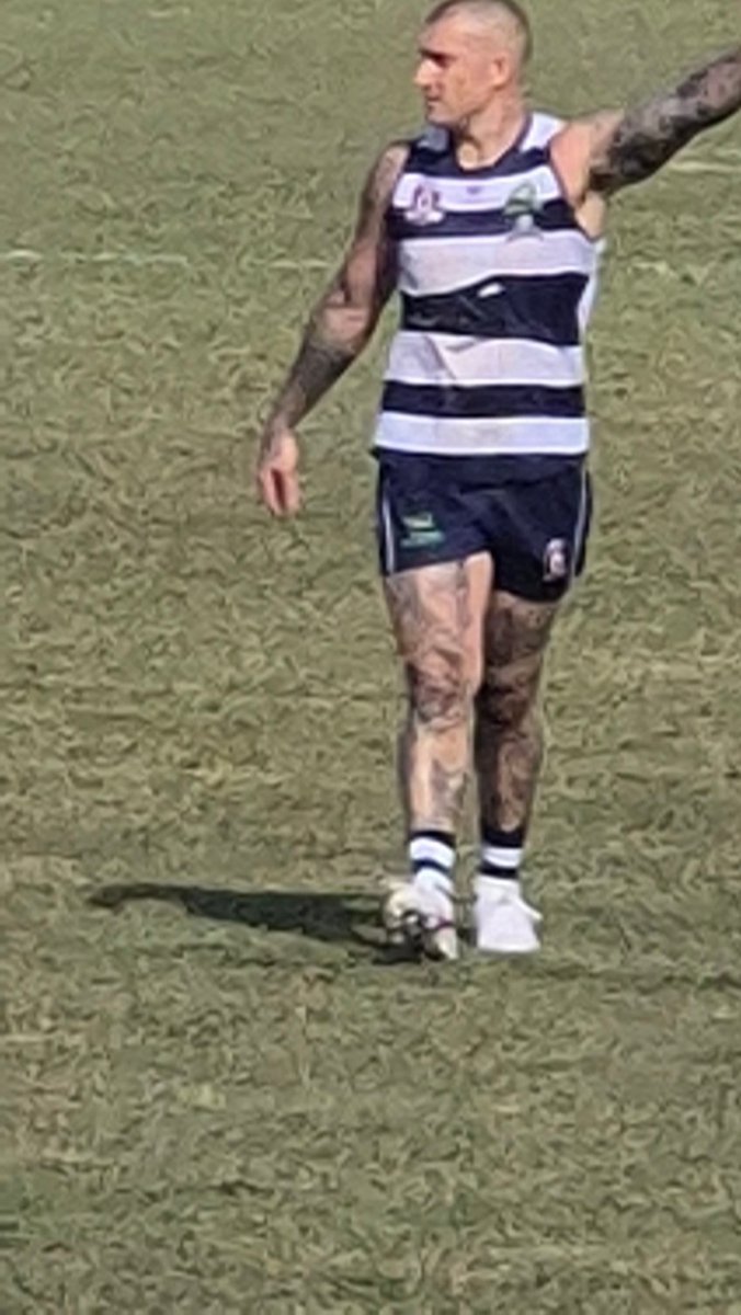 portdouglas's tweet photo. A general on the field today.
DUSTY!
#AFL #PortDouglas #Crocs #gotiges https://t.co/xgyoNh0y7T