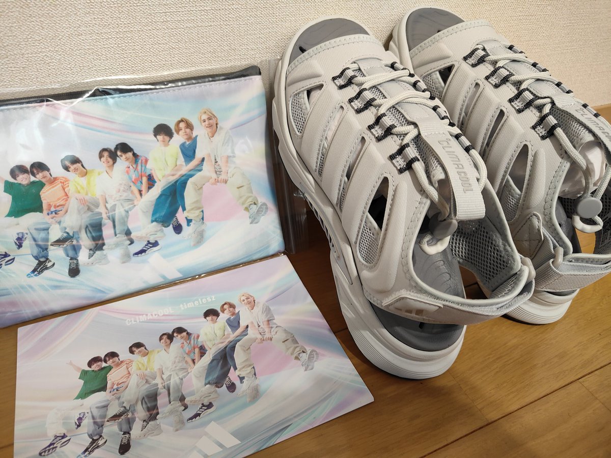 SZGS000710's tweet photo. スニーカーを買おうと思っていたのに、サンダルが可愛くてこちらを買ってしまった…🫶
ポーチもかわいいし使いやすそう🥰
去年のスニーカーは、灼熱の万博で大変役に立ちました✨ https://t.co/Cb5bxZcv5G