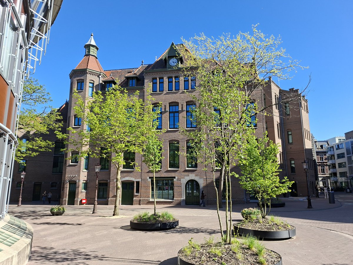 mark_mijdus's tweet image. Een 19e eeuws monument in het hart van #Amsterdam is gered en gerestaureerd. De 2e chirurgische kliniek van het Binnengasthuis werd in 2004 een Rijksmonument, toch wilde de gemeente Amsterdam dit gebouw in 2009 laten slopen(!) voor nieuwbouw van de UvA. Na veel touwtrekkerij