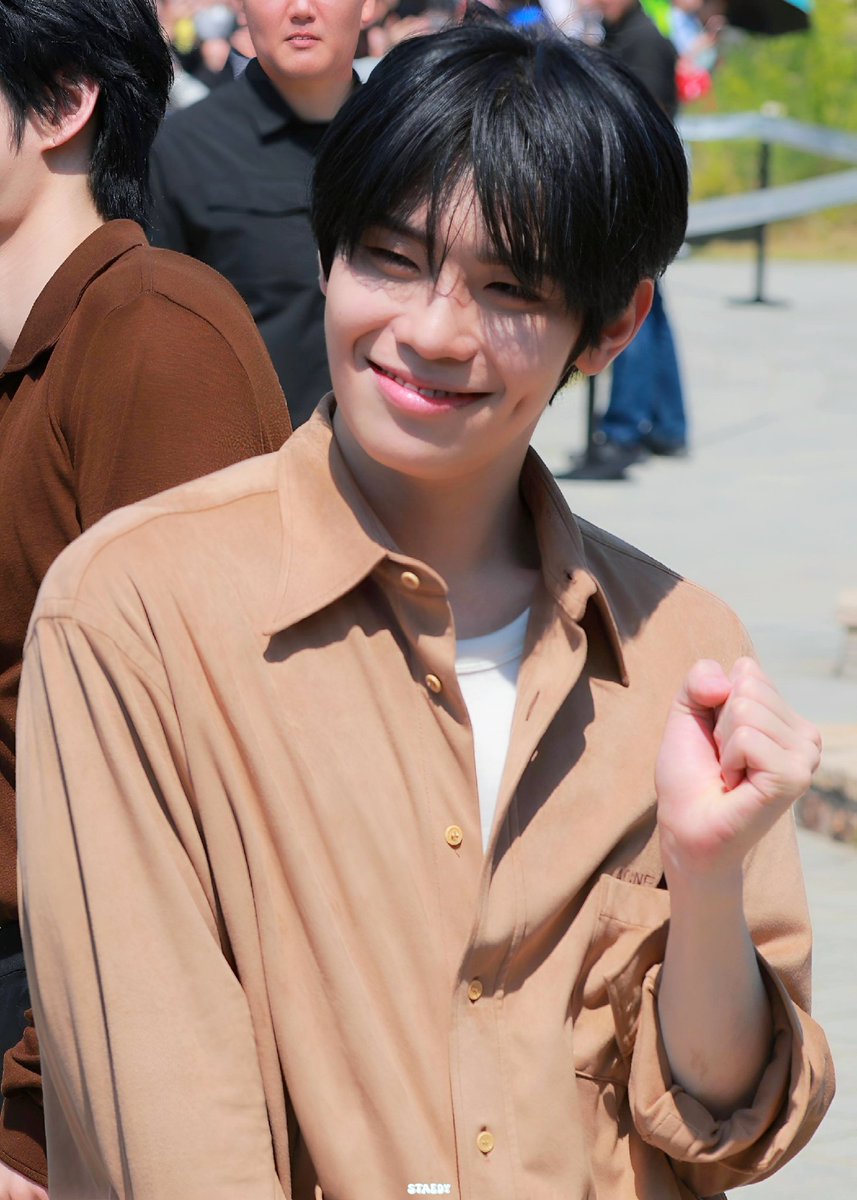 Staedy_'s tweet photo. 260501 제로즈가든

#김태래 #KIMTAERAE #キムテレ
#제로베이스원 #ZEROBASEONE #ZB1 https://t.co/fLS3hGVMLe