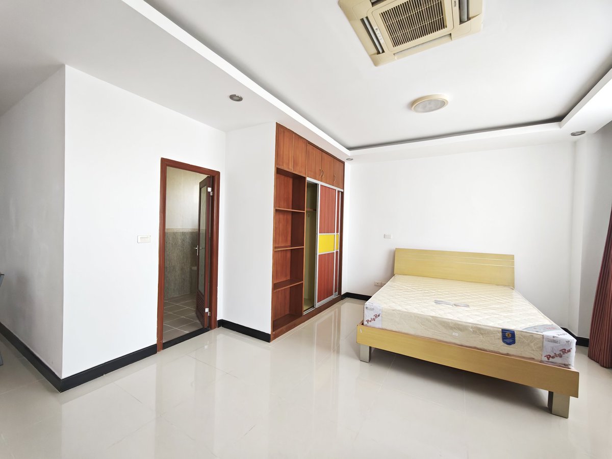pisethheng's tweet photo. Studio Unit For Rent 
■ Price: $270/mth 
■ Floor: 03rd
📌Mekong Gardens - Chroy Changvar
■ Unit size: 60 m2
■ Bedroom: 1
■ Bathrooms: 01
■ Kitchen: 01
■ Balcony: 01
■  Partial furnished 
Service Included
■ Management fee ■ Parking ■ Gym &amp; pool
For Details: ☎️ 017651988 https://t.co/nnqpExJb3U