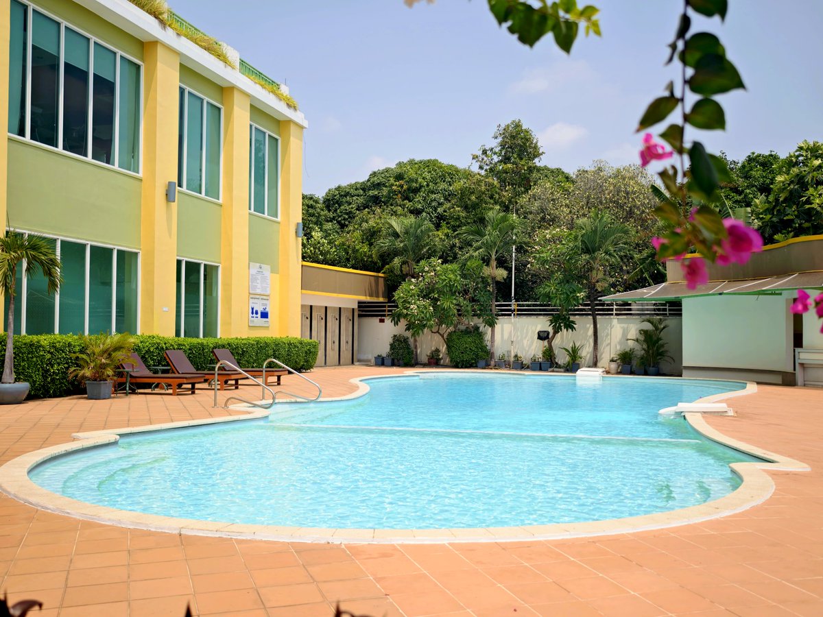 pisethheng's tweet photo. Studio Unit For Rent 
■ Price: $270/mth 
■ Floor: 03rd
📌Mekong Gardens - Chroy Changvar
■ Unit size: 60 m2
■ Bedroom: 1
■ Bathrooms: 01
■ Kitchen: 01
■ Balcony: 01
■  Partial furnished 
Service Included
■ Management fee ■ Parking ■ Gym &amp; pool
For Details: ☎️ 017651988 https://t.co/nnqpExJb3U