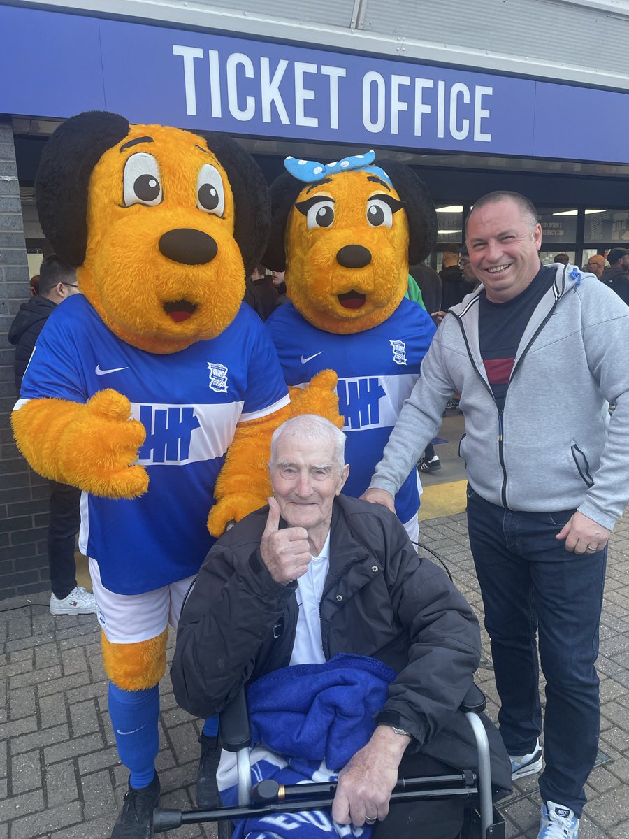 SarahWhe78's tweet photo. It’s been 2 weeks today since I lost you Dad and today is the final game of your last season with us. It hurts so much - I miss you. https://t.co/dDBHWRinqv