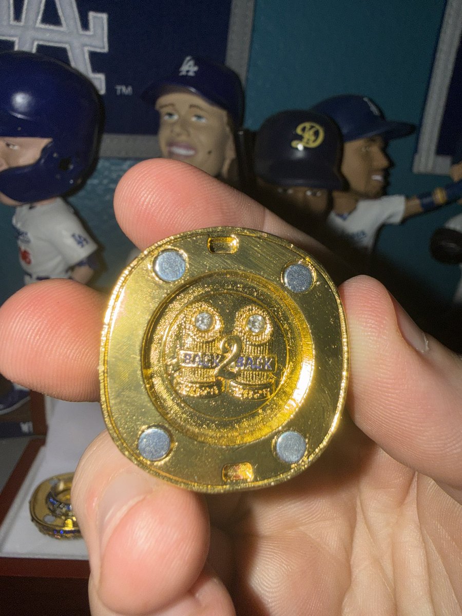 BuiltForLA's tweet image. Look what just arrived🏆🏆

#Dodgers