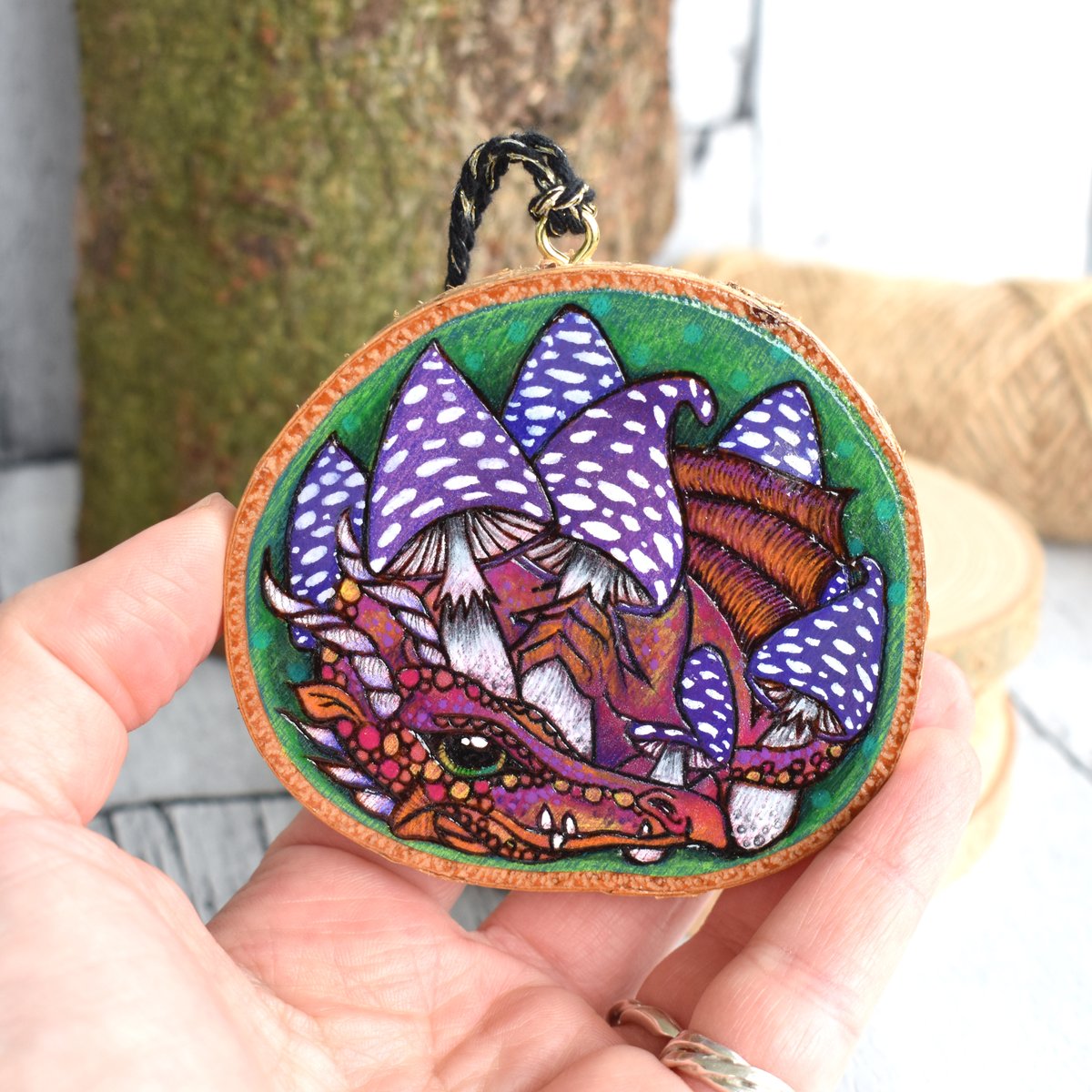 ukSarahDesigns's tweet photo. New in my #folksy shop today! Fungi Dragon pyrography with colour hanging woo... - Folksy https://t.co/odc45lymBv #newonfolksy https://t.co/ryBQcTd978