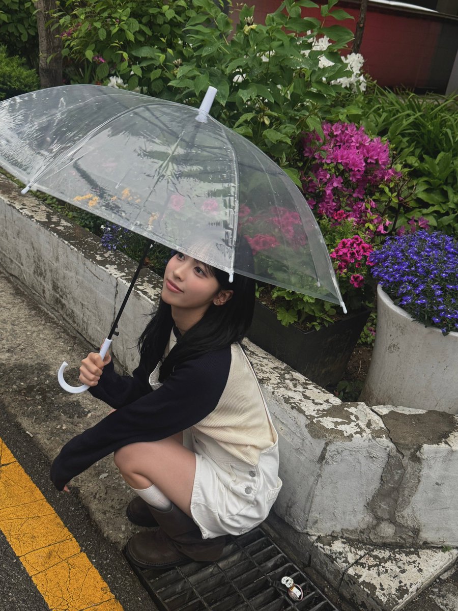 RESCENEPLUSCHAT's tweet image. 📸 | 260428

#MAY ☔️🌱 It’s been a while since it rained

#RESCENE #리센느 @RESCENEofficial
