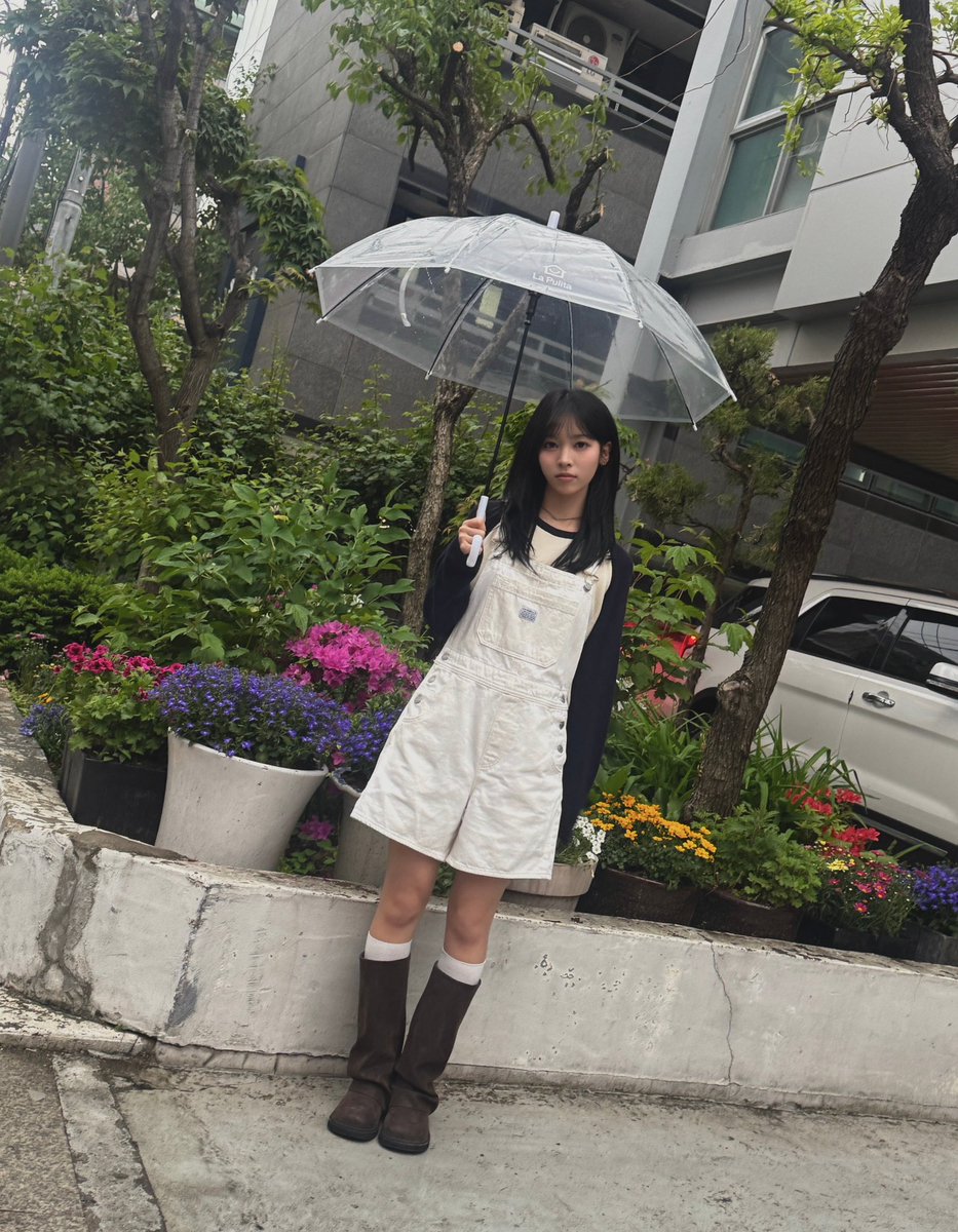 RESCENEPLUSCHAT's tweet image. 📸 | 260428

#MAY ☔️🌱 It’s been a while since it rained

#RESCENE #리센느 @RESCENEofficial