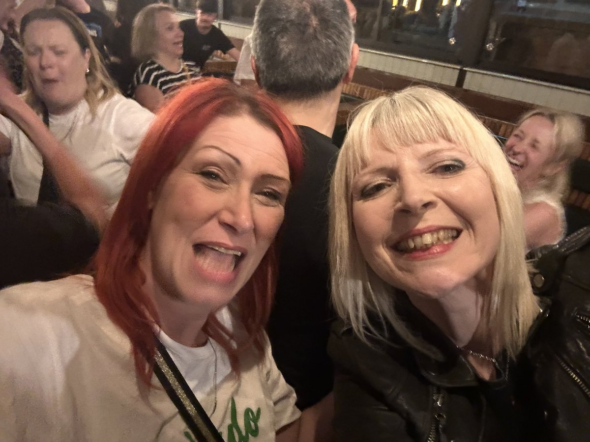 JustLookin07's tweet photo. After-party at the #oldCrown #Brum - more singing and dancing for us! 💃🤩@Seanyshowsmrs @glosgooner72 - I am soooo pleased we found out about this! 🙌🏻 https://t.co/pIhiS3WJWt