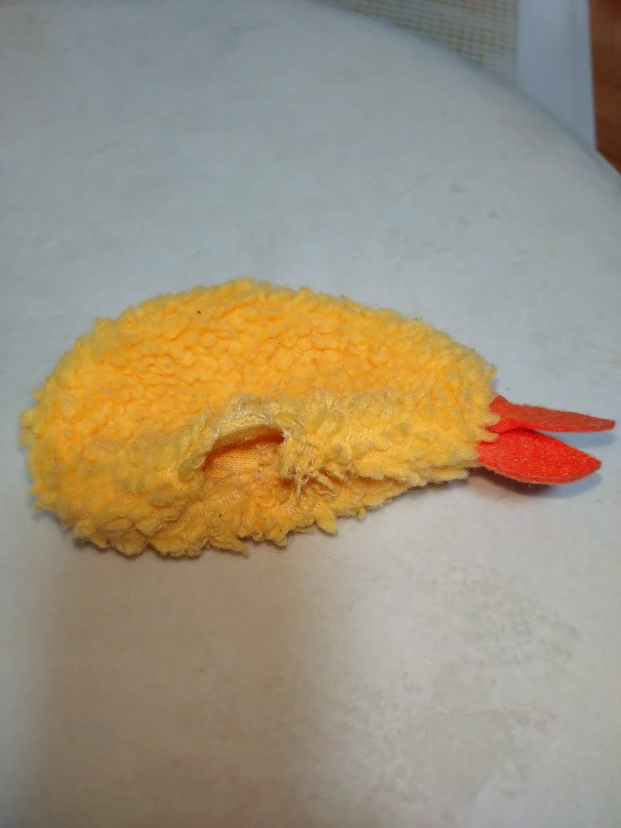 aamisaa's tweet photo. りんちゃんがエビ��ライ🍤の
おもちゃの中身を出したから
 綿と鳴き笛を入れたら…
 もうエビフライじゃない物に変身したꉂ🤣𐤔
#ダックス #3歳 #ダイエット中の犬  #避妊手術 #神経質な犬 #社会化不足 #ビビり犬 https://t.co/veG0px35Ey