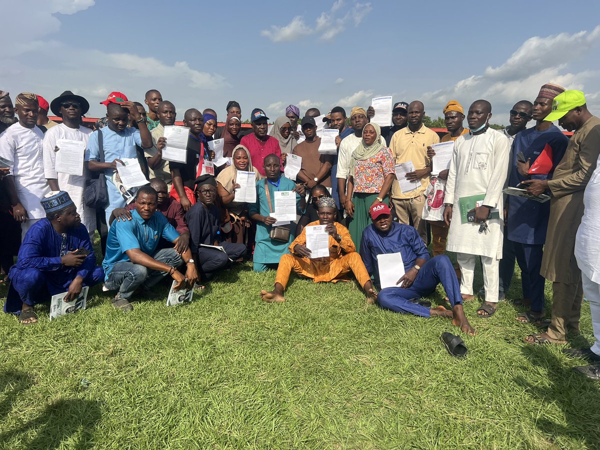 TwoHay12_'s tweet photo. Senator @BuhariOyoNorth empowers over 2,500 constituents, facilitated over 500 employment opportunity  for Oyo North Graduates. @ayomairoese @AyoOyalowo @muyiwag @Dolusegun16 @officialABAT @OfficialAPCNg @BabajideOtitoju @tvcnewsng @seunokin @channelstv https://t.co/VUFgOjQ3VY