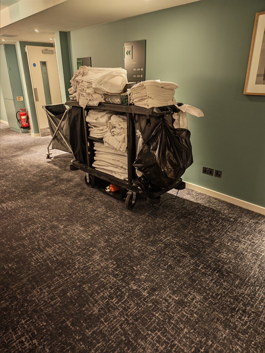 tetuan22s's tweet image. My life for the next 14 days. Hotels in #Canada and being nice to the housekeeping 😀 #holiday