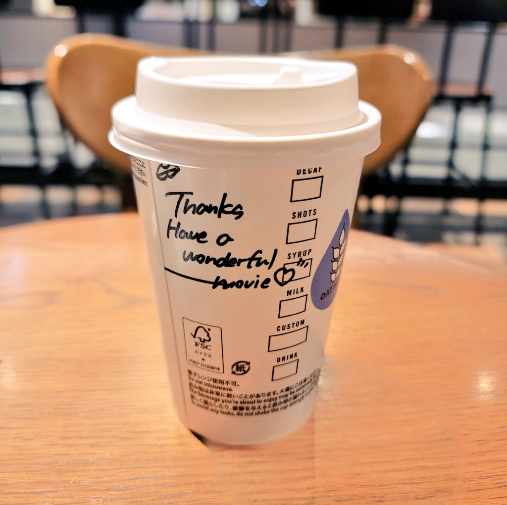 miporin_141's tweet image. 『プラダを着た悪魔２』の
カスタマイズメニュー飲みました☕
​
👠The Andy 
カプチーノ​
+オーツミルク変更​
+バニラビーンフレーバーシロップ追加​
+シナモンパウダー追加​

スタバ公式Xで掲載してるのに、
ご存知ない店員さんが多いみたいです💦
1人出来る方いてくれて良かった🎶
​
#starbucks