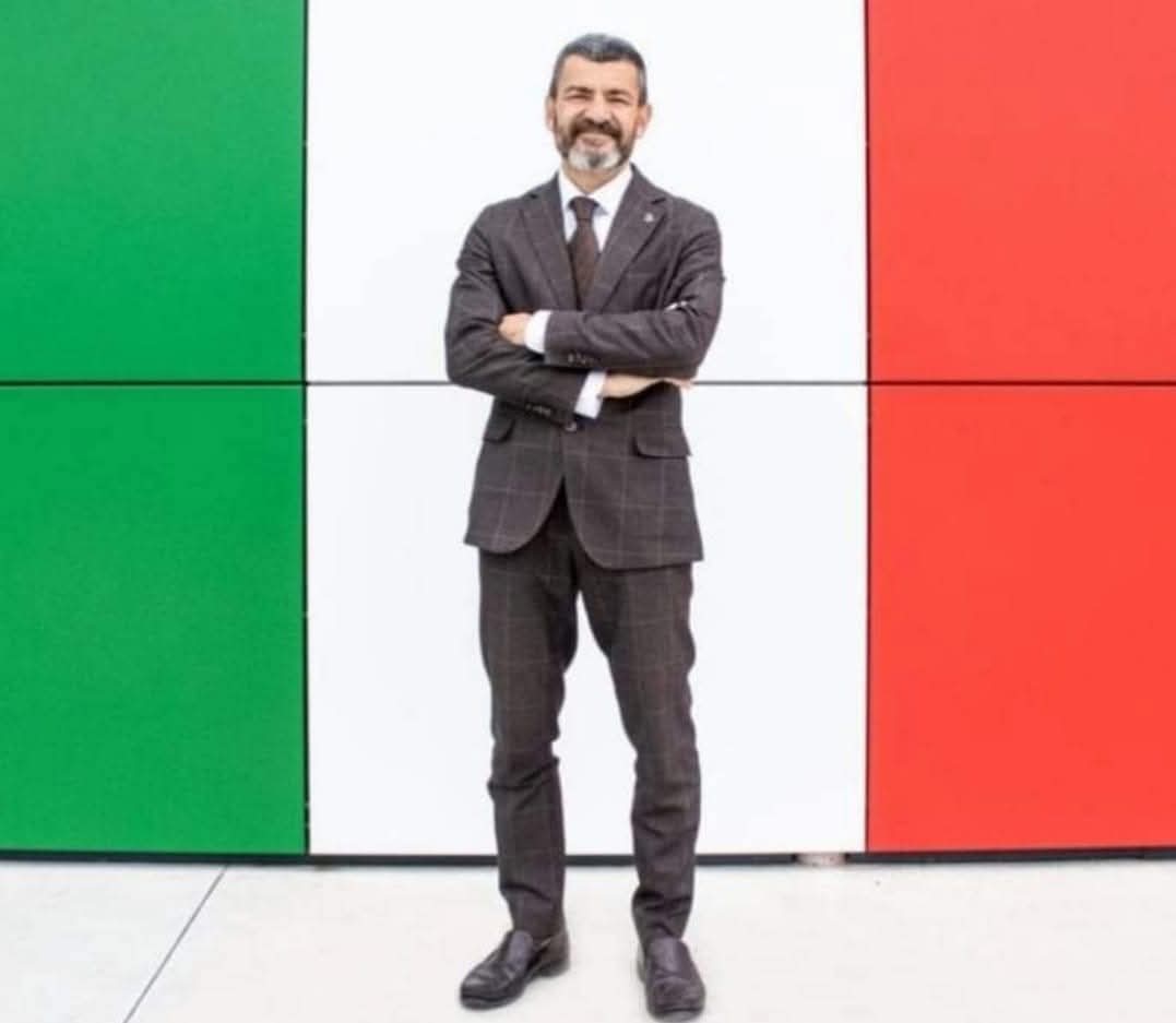 Teso_Sindaco's tweet photo. A tutti noi, 
che ci alziamo al mattino presto,
che amiamo quello che facciamo,
che crediamo nel lavoro, cardine della nostra esistenza e della società,
che cerchiamo la concordia, la collaborazione, la condivisione, la crescita della comunità.
A tutti noi, buon Primo Maggio. https://t.co/tnMTurIOND