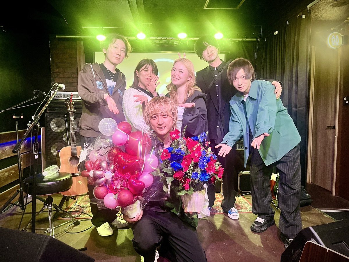 chiemi_chiiiii's tweet photo. 昨日は新大久保Sielにて内田さんのお誕生日主催ライブでしたー🎉🎉

内田さんのリアルバースデーにたくさんの方々と一緒にお祝いできて嬉しかった✨

内田さんがいなければ東京ハテナバナナは存在してないし、私ももしかしたら歌をやめてたかもしれない
でも今は東京ハテナバナナがあってそれを頑張りたくてずっと青春してる気持ち✨
内田さんが作る東京ハテナバナナの曲をもっともっとたくさんの方に知って聴いてほしい
それが私ができる最大の恩返し！

内田さんお誕生日おめでとうございましたあ✨✨

📷小原さんベスハチさん帰っちゃってから「そうだ写真！」ってなって小原さん不在😭