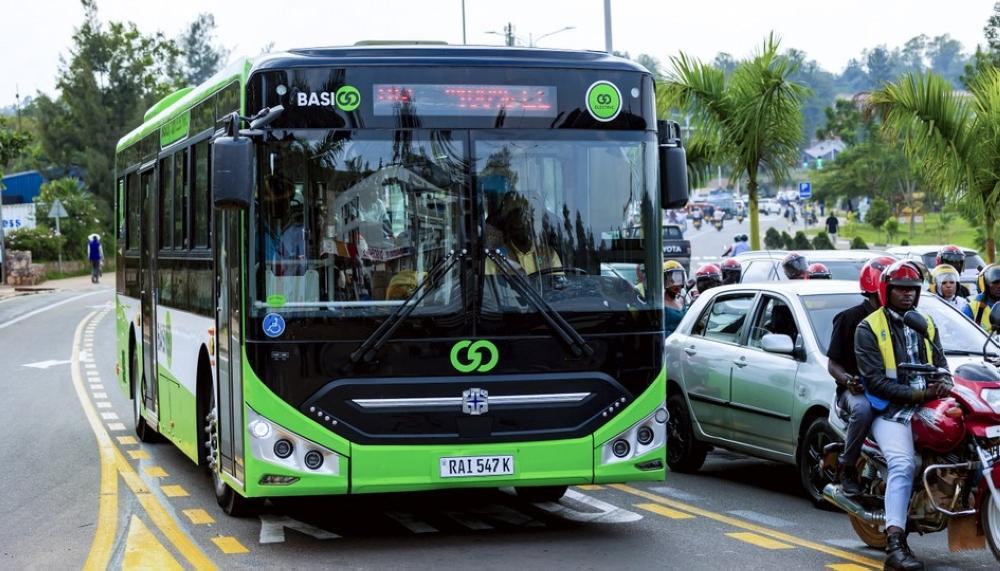 Made_inRwanda's tweet image. Kigali International Airport is set to gain a shared shuttle service to selected hotels, managed by EcoFleet Solutions and using electric vehicles. A practical step for cleaner airport transfers in Rwanda. Read more on madeinrwanda.eu/kigali-airport… #MadeinRwanda #Rwanda #CleanMobility