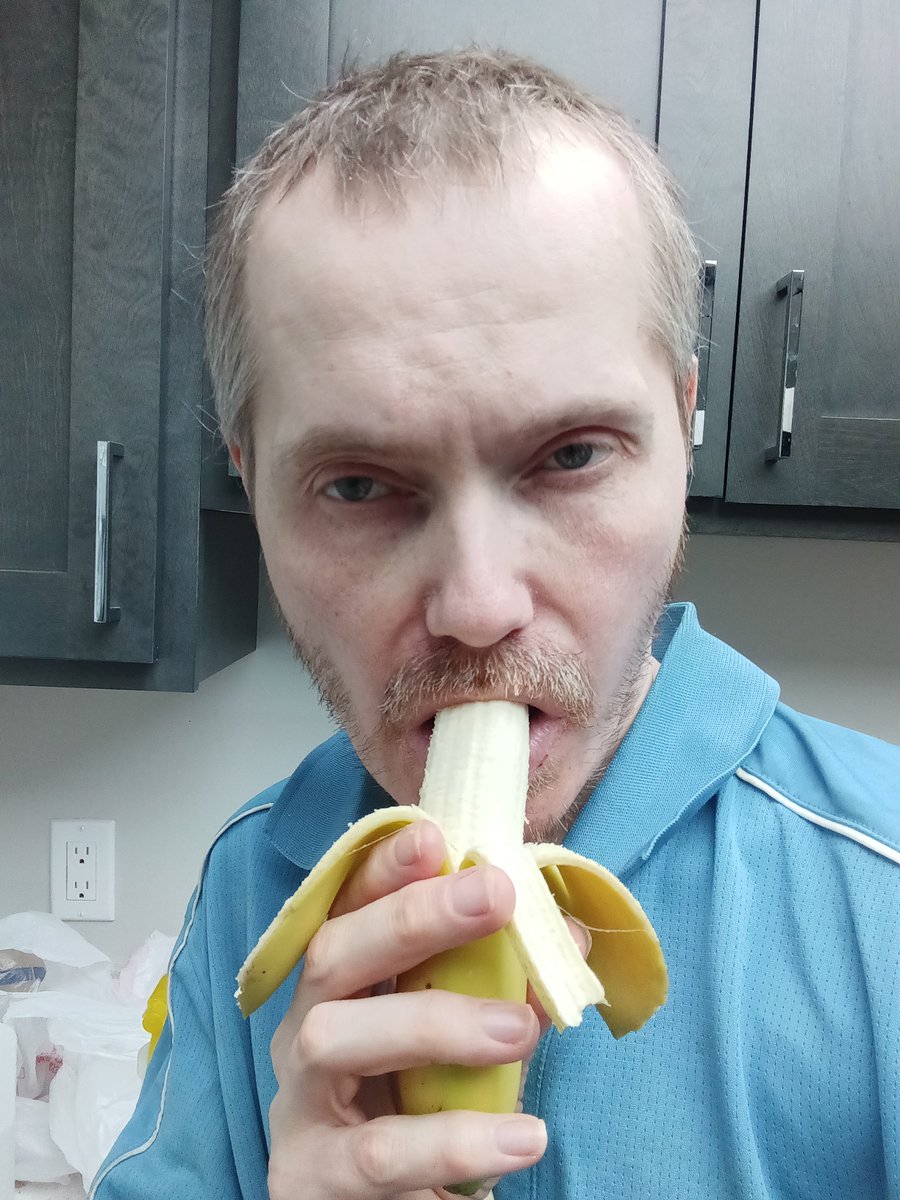 HungVampBrian's tweet image. #Organic #WholeFoodsMarket #Banana