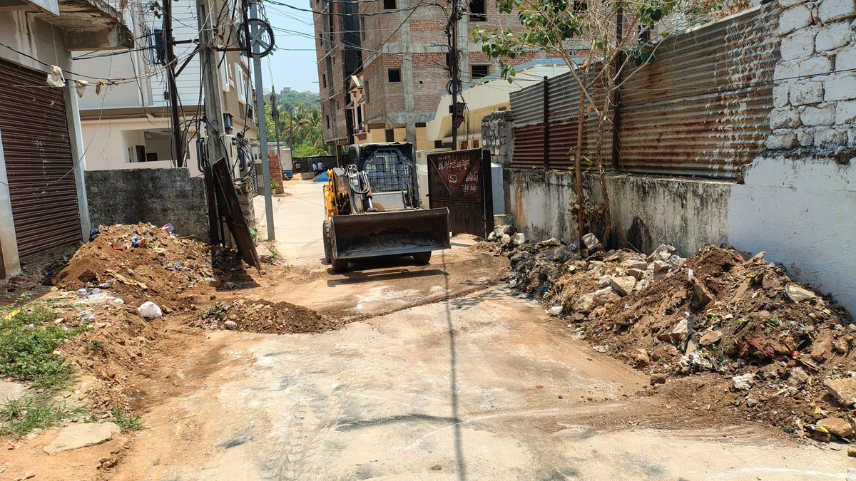 sandeepsalla's tweet photo. @CommissionrGHMC @GHMCOnline @gadwalvijayainc @HMWSSBOnline @AE_Gachibowli @GHMCOnline is this place a dumping area again Ghmc people came and dumped road waste and mud at this place when asked will lift road waste from here next day it's been 2 days no response from ghmc ? https://t.co/NBR6F20Iho
