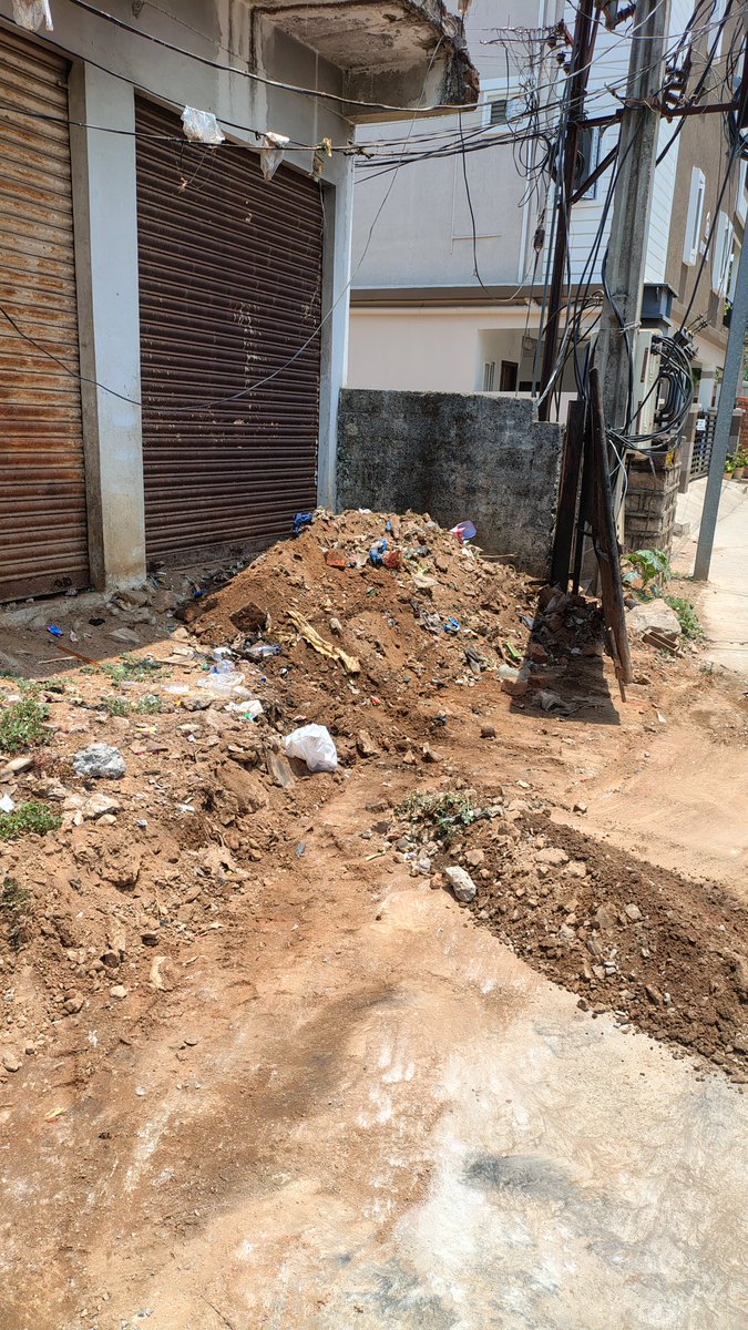 sandeepsalla's tweet photo. @CommissionrGHMC @GHMCOnline @gadwalvijayainc @HMWSSBOnline @AE_Gachibowli @GHMCOnline is this place a dumping area again Ghmc people came and dumped road waste and mud at this place when asked will lift road waste from here next day it's been 2 days no response from ghmc ? https://t.co/NBR6F20Iho