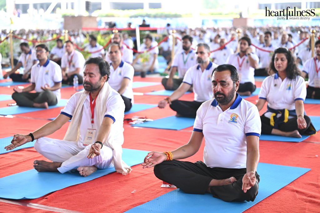 kanhashantivan's tweet photo. History was made at @heartfulness HQ, Kanha Shanti Vanam, as 6,000 participants set a new Asia Record for the largest simultaneous Bhujangasana performance! 🇮🇳
A massive milestone in the 50-day countdown to #IDY2026.
#YogaMahotsav2026 #InternationalDayOfYoga2026 #KanhaShantiVanam https://t.co/7MmisRJQoP