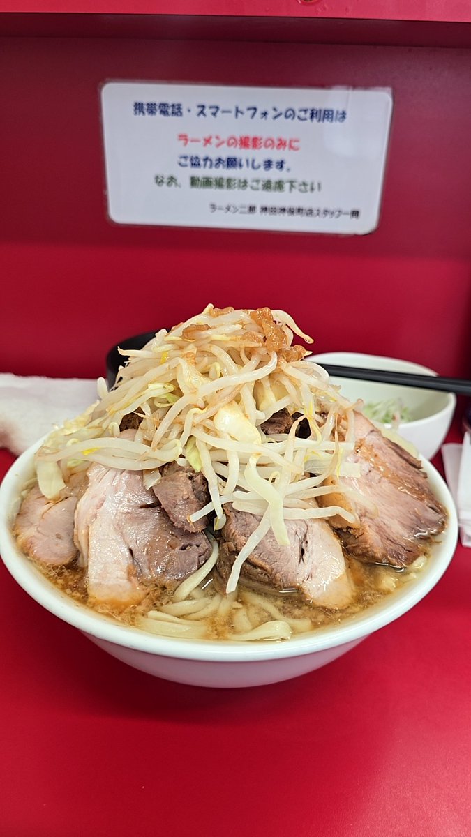 2026.5.2　ラーメン二郎神田神保町店
小豚(柔め)　🧄ｶﾗﾒ　🥚　葱

非の打ちどころがない超絶美味jbcｽｰﾌﾟ( ´ᾥ` )
ﾔｻｲ増さなくても標高あってﾎﾞﾘｭｰﾐｰ!!ー(　.ﾟωﾟ　)ー!!

店主さん皆さん
ご馳走様でした🍜😍
Peace
