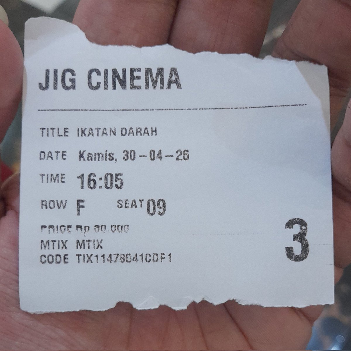 rizalakbarm_'s tweet photo. jujur gw blm pernah nemu film yg trailernya sekece ikatan darah si. stylish, brutal, fresh, &amp; tentunya keren.

makanya pas filmnya rilis, di hari pertama gw langsung nonton

dan... filmnya emg beneran 'sakit' sih, khas @sidharta_tata yg udh sering bikin series action &amp; film horor https://t.co/3KGckxYmZ5