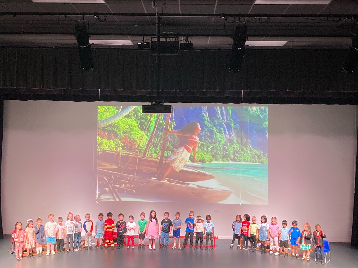 Leechapelsch's tweet image. It was Class 2s turn to shine yesterday and they shone brightly! The children were amazing at delivering their lines, talking about the schools ethos ‘Aspire, Believe, Achieve’ 
Take a bow Class 2! Your assembly was amazing, well done! 
#ClassAssembly #Aspire #Believe #Achieve