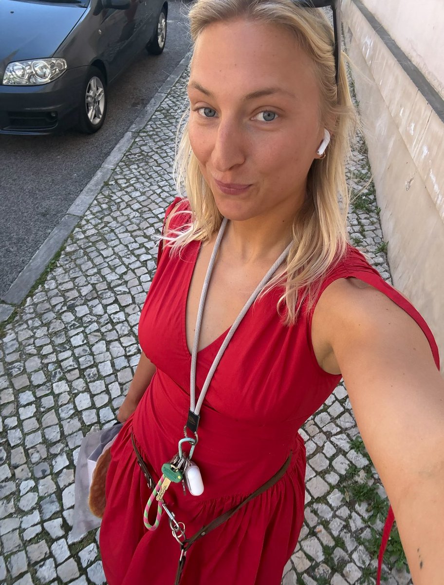 Louise de Sadeleer tweet media