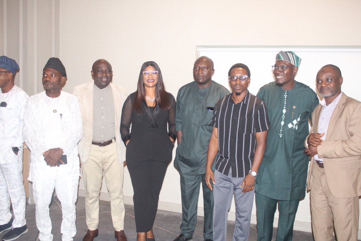 followlasg's tweet photo. LAGOS STRENGTHENS HEALTHCARE DELIVERY THROUGH STRATEGIC FACILITY MANAGEMENT PARTNERSHIP

… Set To Deepen Collaboration with Facility Managers to Boost Service Delivery

https://t.co/dF3gEnIJdd

@jidesanwoolu @drobafemihamzat @infoLASIAMA @gbenga_omo @gboyegaakosile @LanreBajulaiye @BarrBimbola @Mr_JAGs @Riddwane
#AGreaterLagosRising 
#LASG